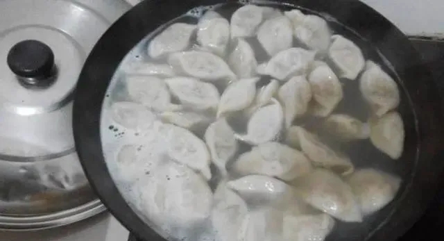 速凍餃子應該怎么煮，為什么煮速凍餃子要溫水下鍋？
